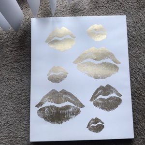 Wall art. White canvas w/gold kisses